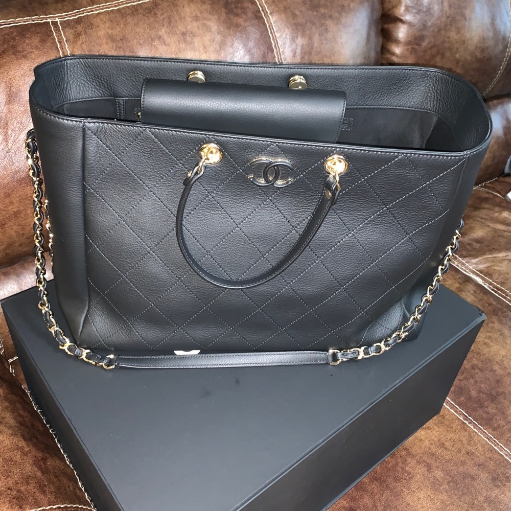 LARGE CHANEL TOTE.